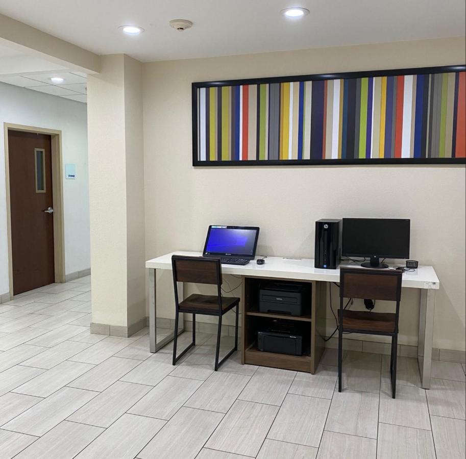 Holiday Inn Express Hotel & Suites Hope Mills-Fayetteville Airport By Ihg Exterior photo