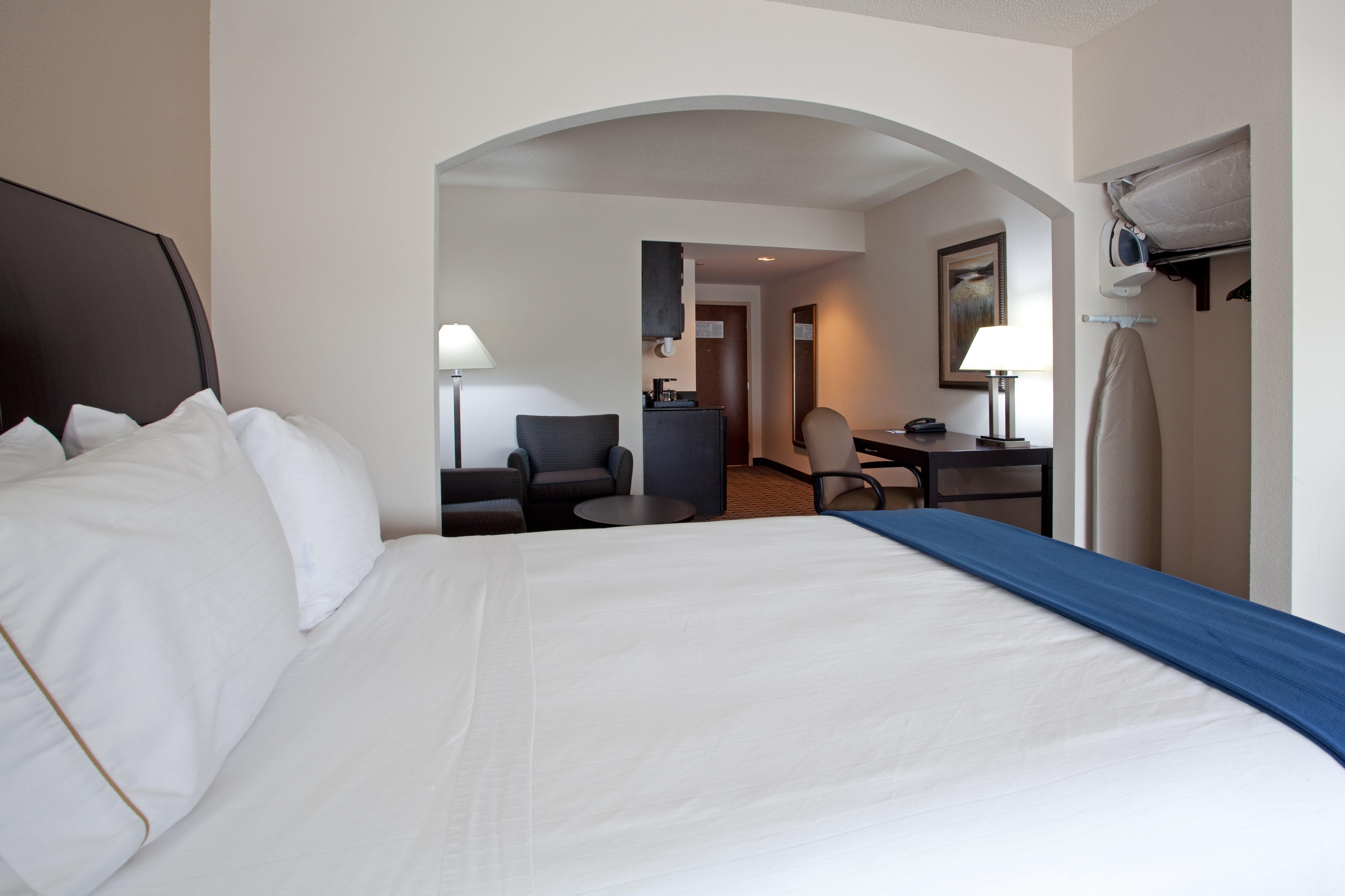 Holiday Inn Express Hotel & Suites Hope Mills-Fayetteville Airport By Ihg Exterior photo