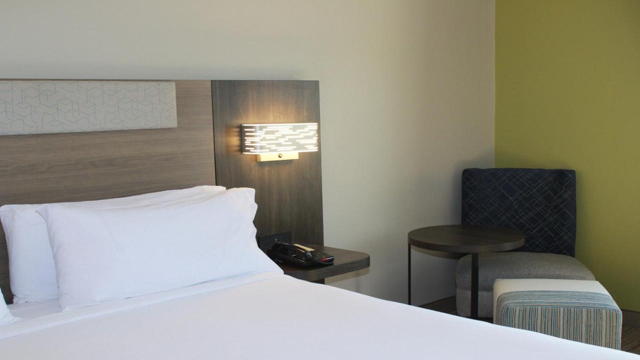 Holiday Inn Express Hotel & Suites Hope Mills-Fayetteville Airport By Ihg Exterior photo