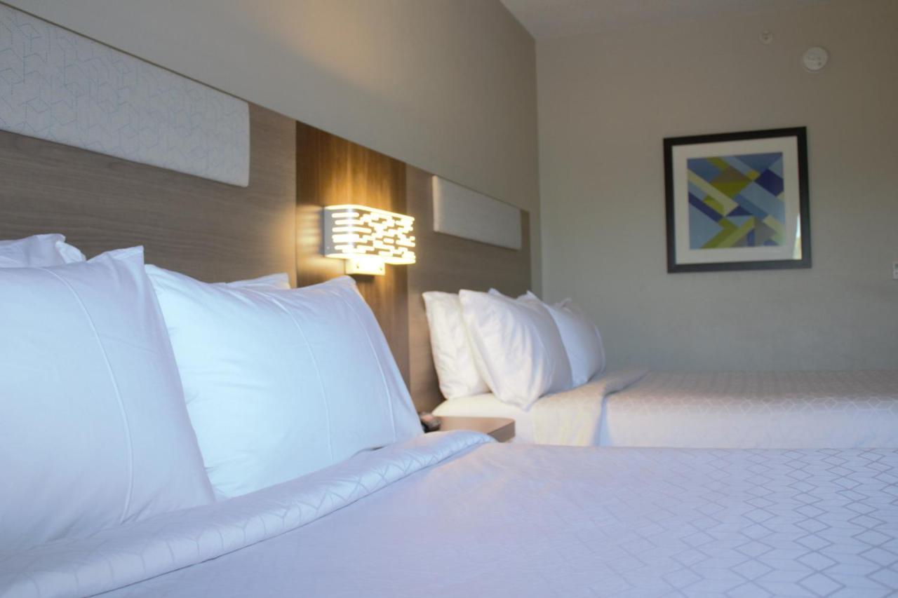Holiday Inn Express Hotel & Suites Hope Mills-Fayetteville Airport By Ihg Exterior photo