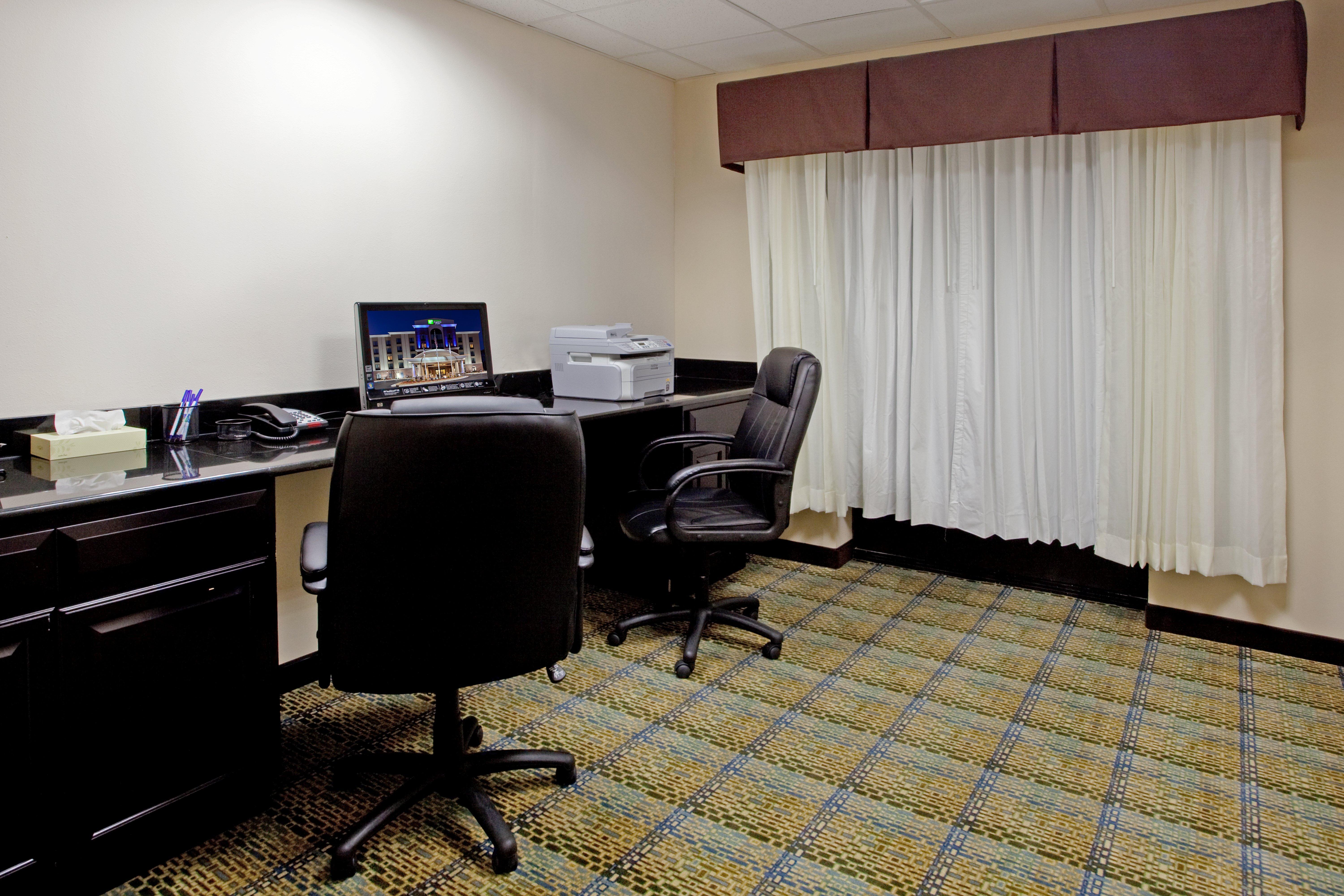 Holiday Inn Express Hotel & Suites Hope Mills-Fayetteville Airport By Ihg Exterior photo