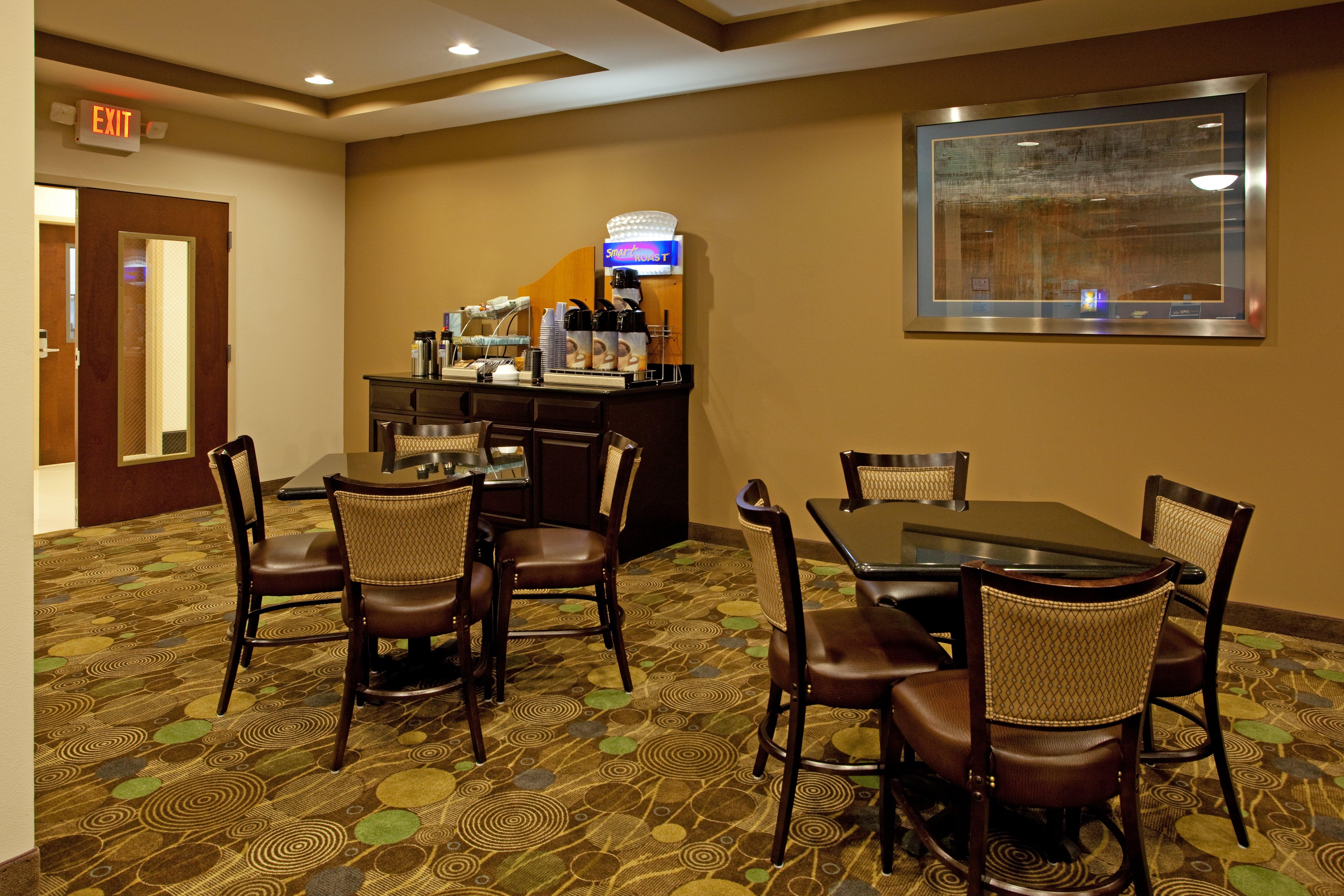 Holiday Inn Express Hotel & Suites Hope Mills-Fayetteville Airport By Ihg Exterior photo