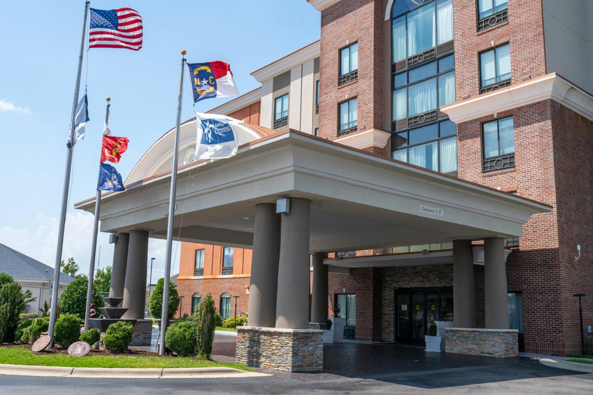 Holiday Inn Express Hotel & Suites Hope Mills-Fayetteville Airport By Ihg Exterior photo
